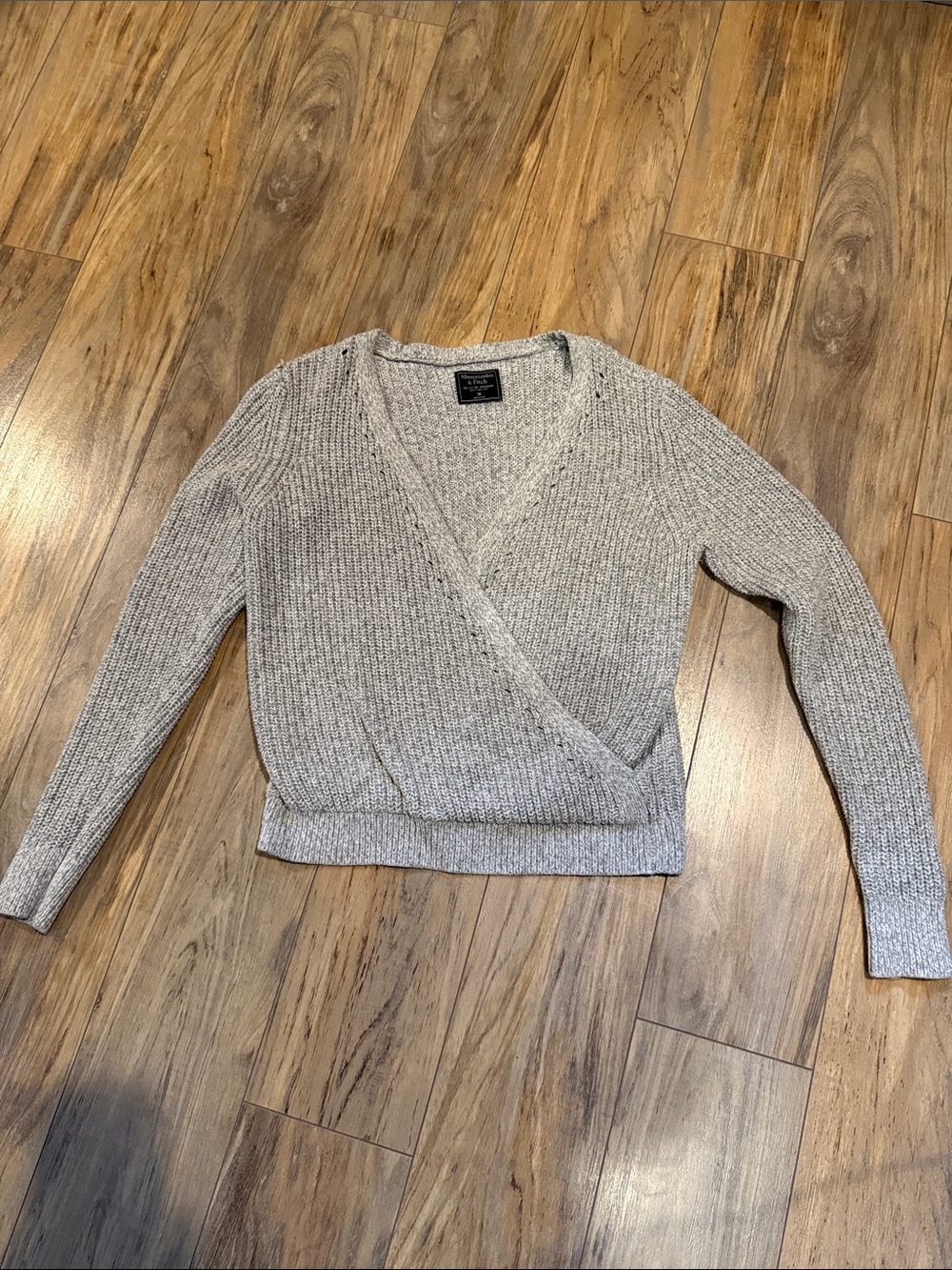 Abercrombie & Fitch Heather Gray V-Neck Wrap Sweater